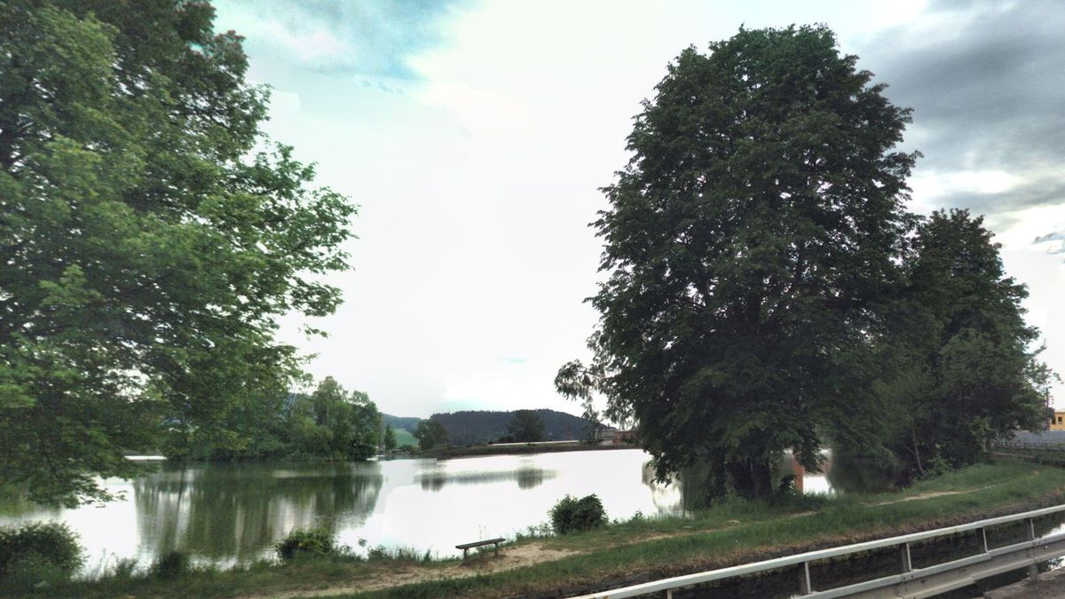 Noční tragédie na Šumpersku: V rybníku utonul 22letý mladík
